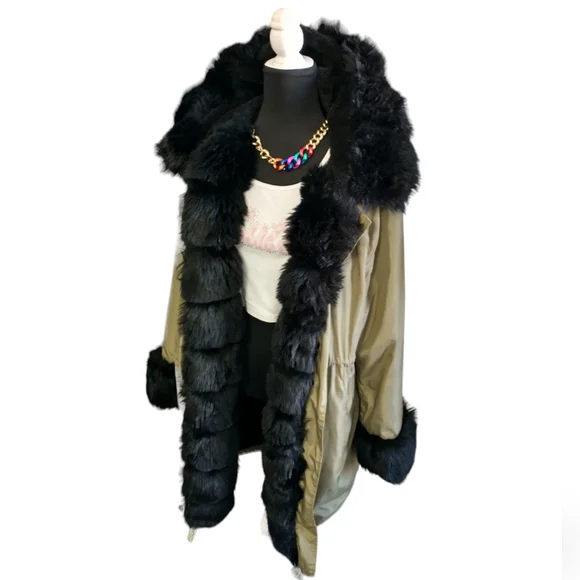 Roiii Winter Coat Luxury Women's (Faux Fur) Hooded Long Jacket. (Size/ M) - Picture 7 of 15